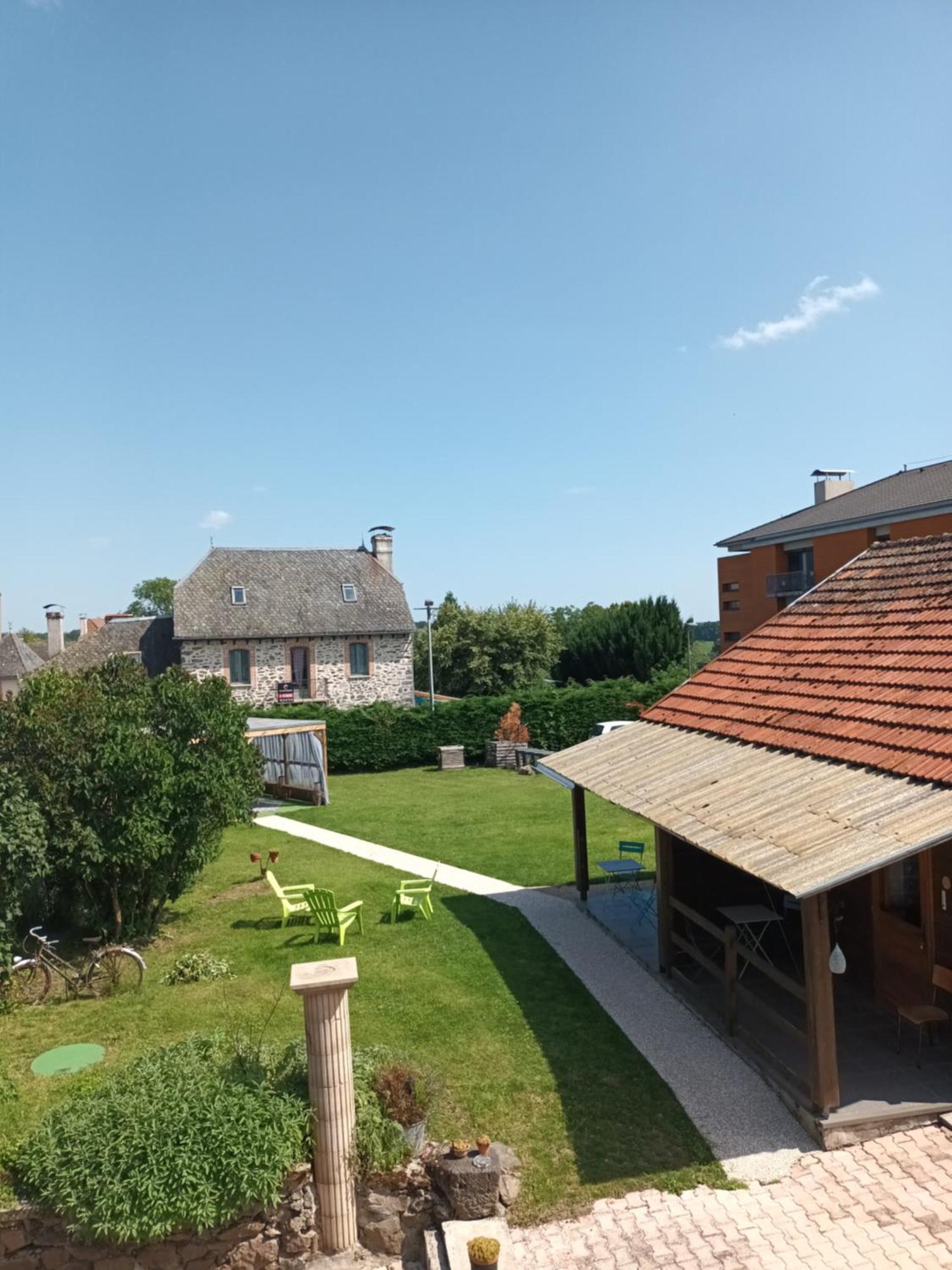 Le Miraillet, Gite Saint-Illide Zewnętrze zdjęcie