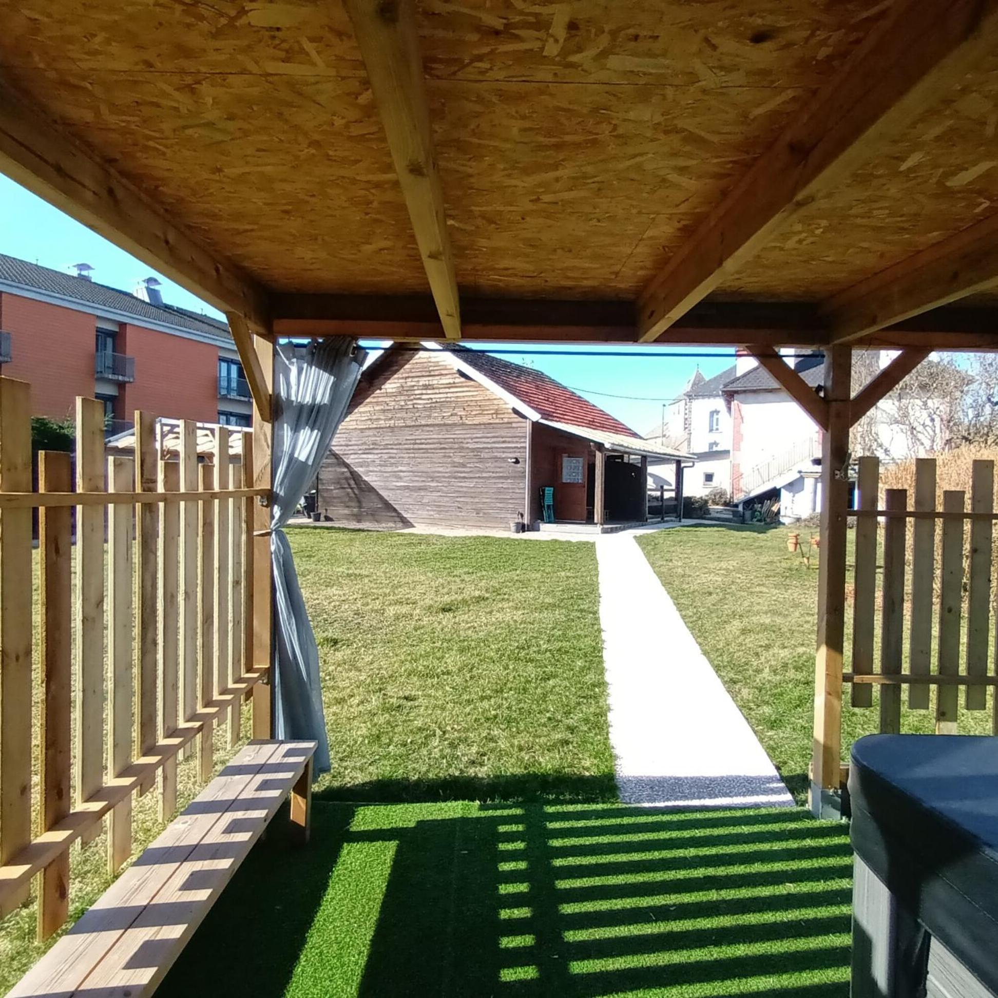 Le Miraillet, Gite Saint-Illide Zewnętrze zdjęcie